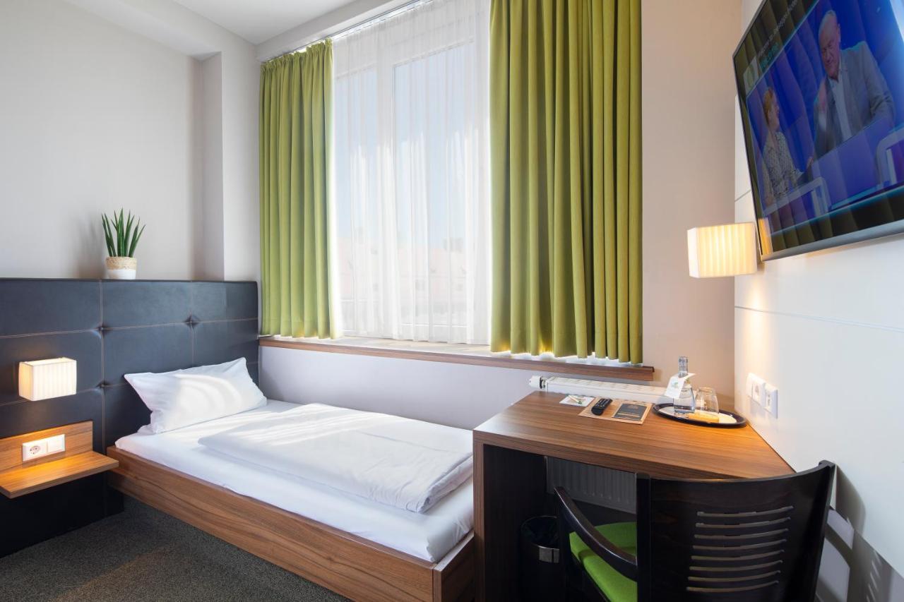 Joesepp'S Hotel Am Schweizerberg Memmingen Bagian luar foto