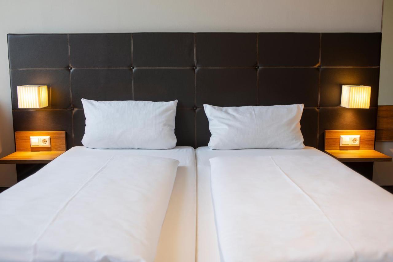 Joesepp'S Hotel Am Schweizerberg Memmingen Bagian luar foto
