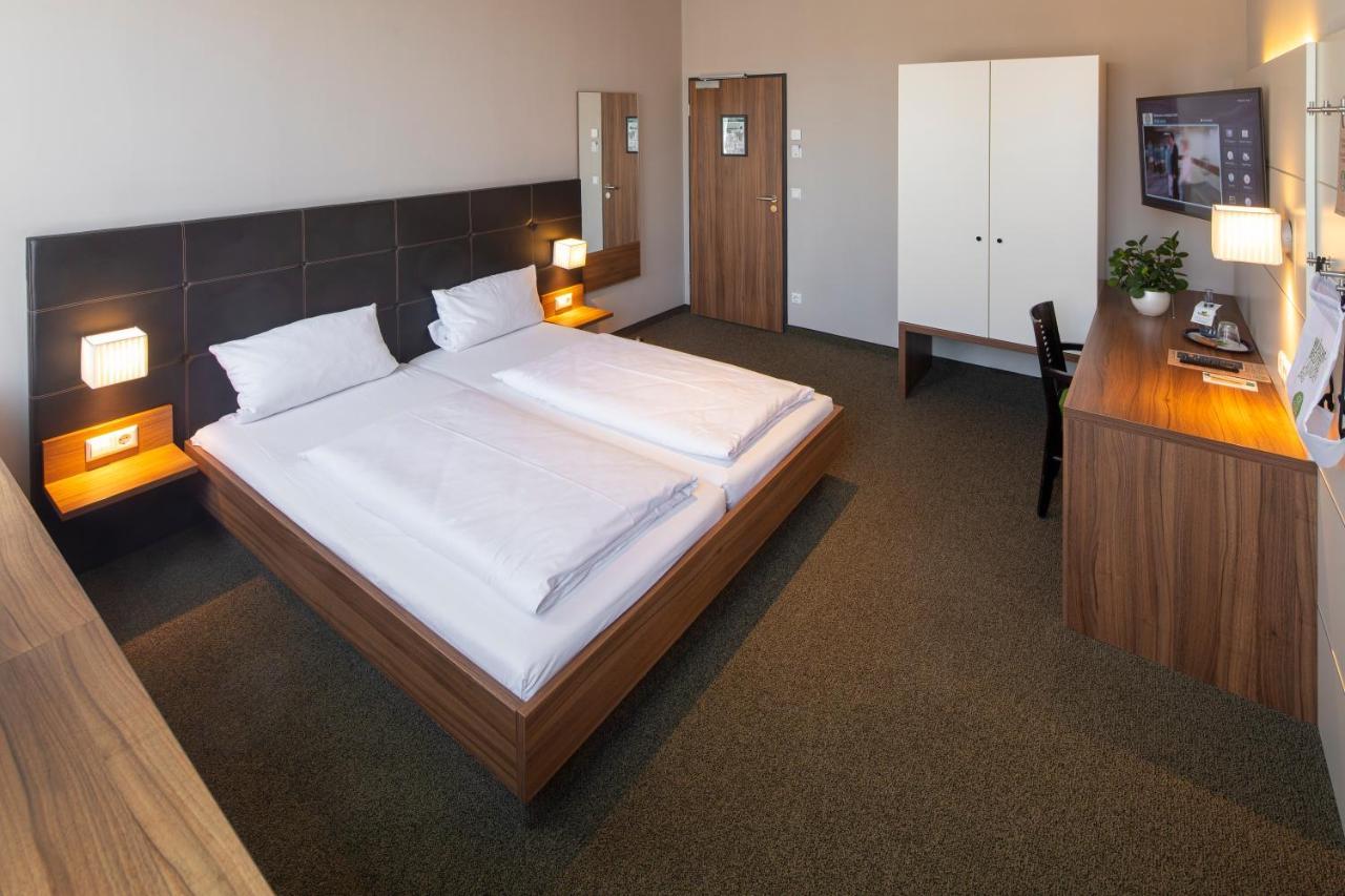 Joesepp'S Hotel Am Schweizerberg Memmingen Bagian luar foto