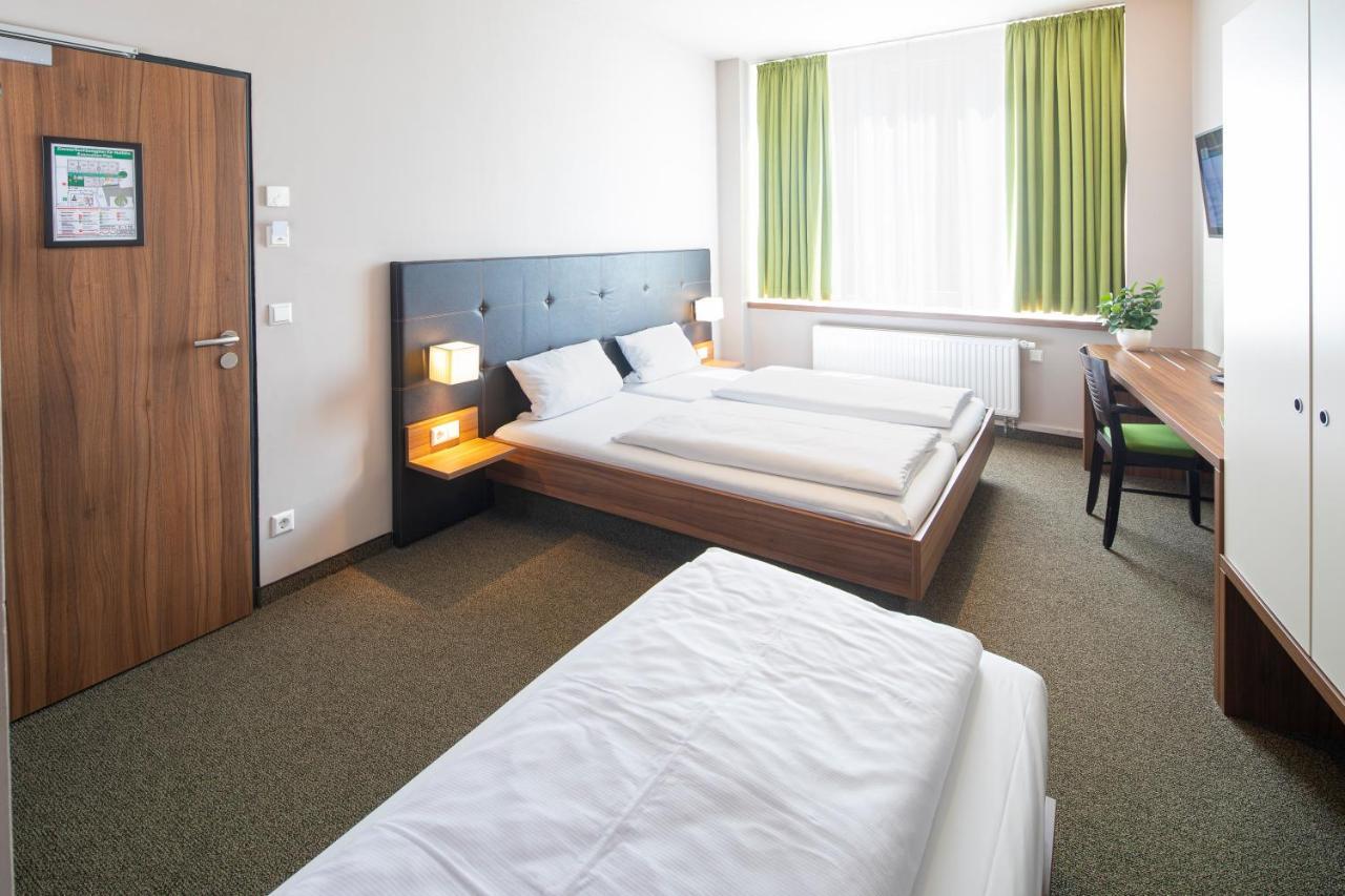 Joesepp'S Hotel Am Schweizerberg Memmingen Bagian luar foto
