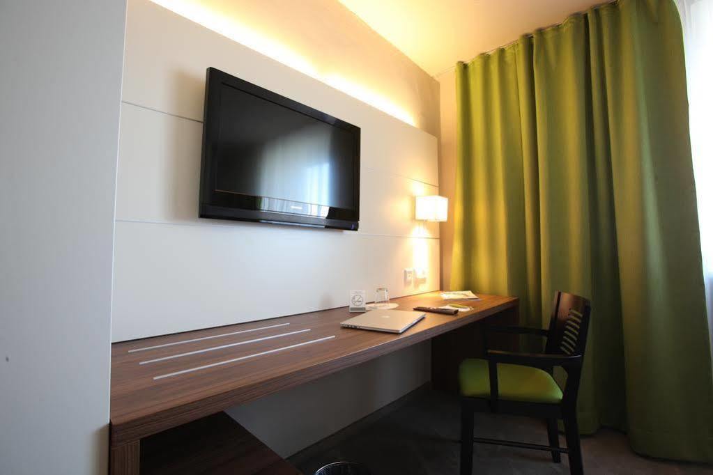 Joesepp'S Hotel Am Schweizerberg Memmingen Bagian luar foto